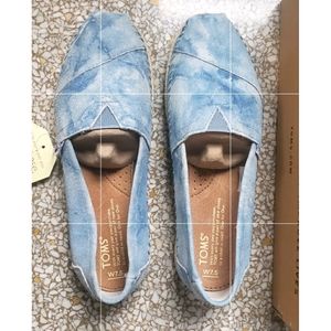 New TOMS Classic Blue Washed Suede Shoes